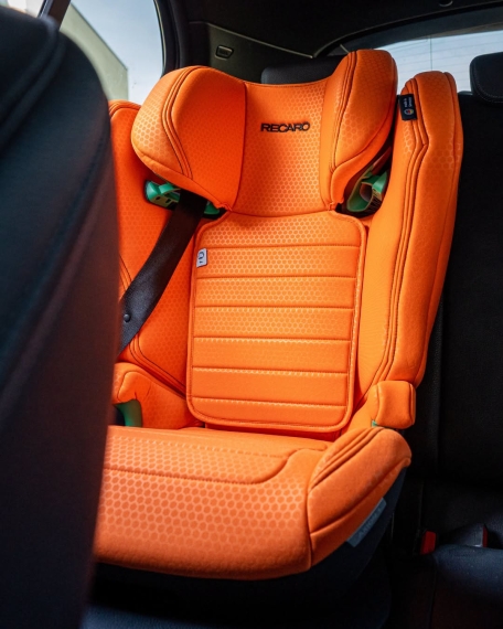 Автокрісло Recaro Axion 1 (Vibrant Orange)