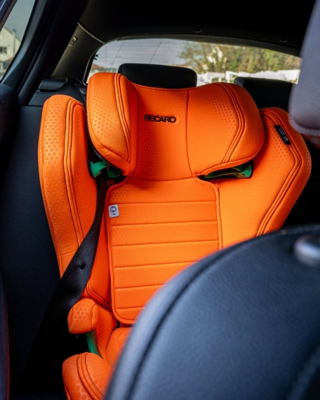 Автокрісло Recaro Axion 1 (Vibrant Orange)