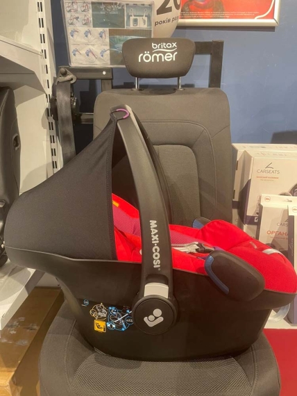 Автокрісло Maxi-Cosi Pebble Plus (Red Orchid) УЦ