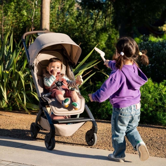Прогулянкова коляска Joolz Aer 2 з бампером та підсклянником (Sandy Taupe)