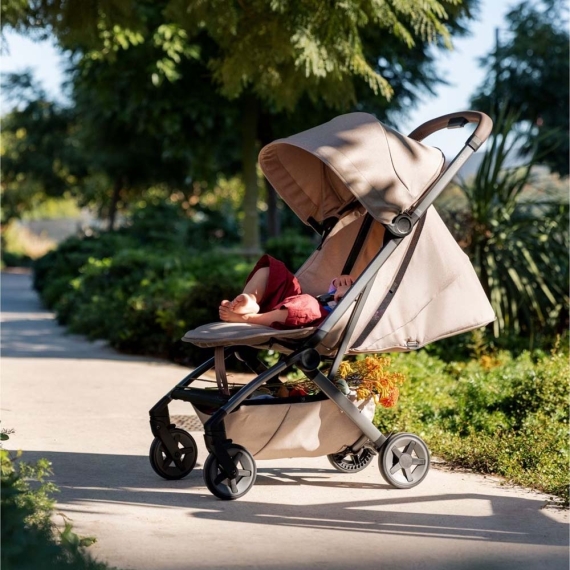 Прогулянкова коляска Joolz Aer 2 з бампером та підсклянником (Sandy Taupe)