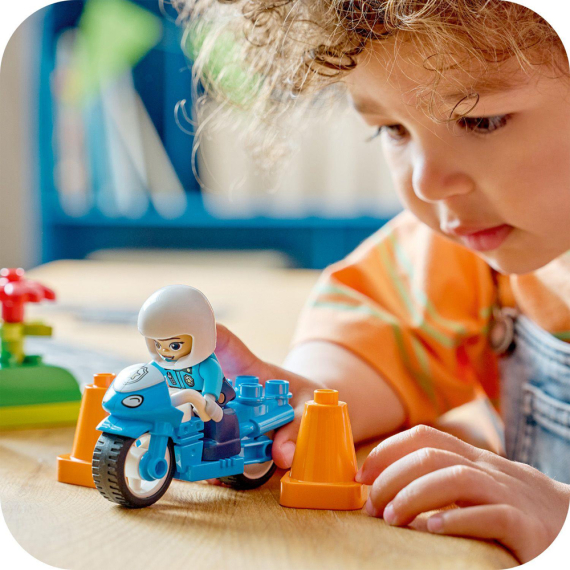 Конструктор LEGO DUPLO Town Синій поліцейський мотоцикл, 11 Деталей