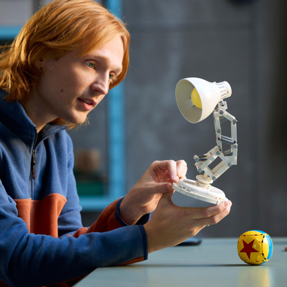 Конструктор LEGO Ideas Disney Pixar Luxo Jr. Конструктор моделі
