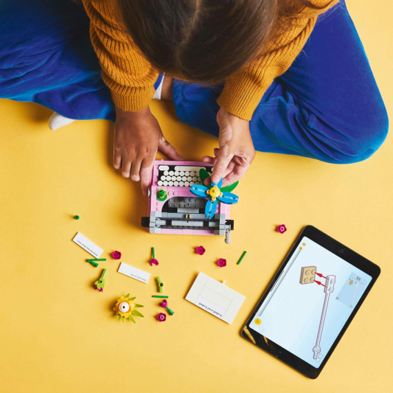 Конструктор LEGO Creator Друкарська машинка з квітами, 363 деталі