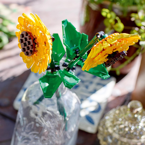 Конструктор LEGO Botanicals Соняшники, 191 деталь