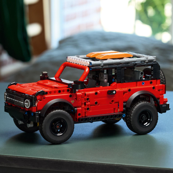 Конструктор LEGO Technic Позашляховик Ford Bronco SUV, 943 деталі