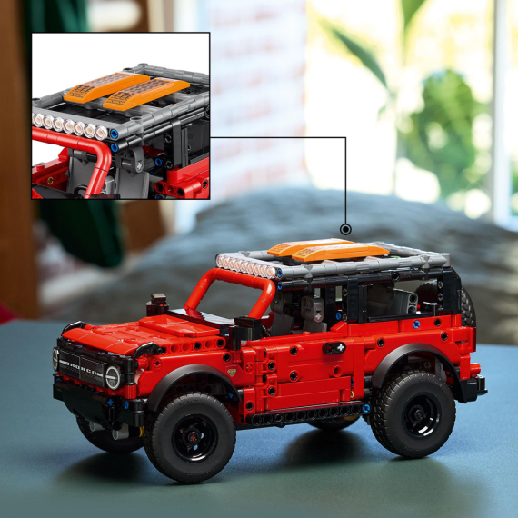 Конструктор LEGO Technic Позашляховик Ford Bronco SUV, 943 деталі