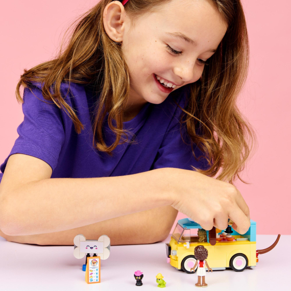 Конструктор LEGO Friends Фургон з аксесуарами для улюбленців, 237 Деталі