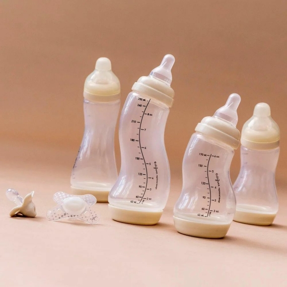 Стартовий набір Difrax для новонароджених (4 антиколікові пляшечки, 2 пустушки)