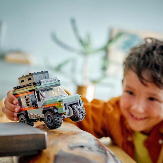 Конструктор LEGO City Позашляхова гірська вантажівка 4x4, 221 деталь