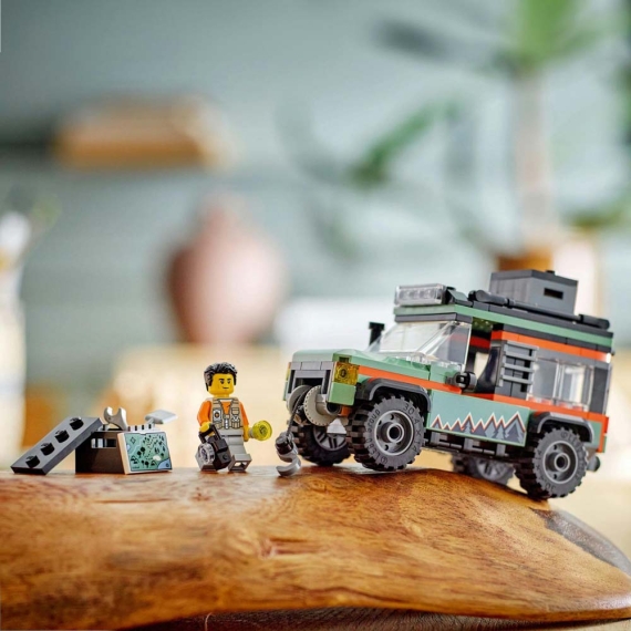 Конструктор LEGO City Позашляхова гірська вантажівка 4x4, 221 деталь