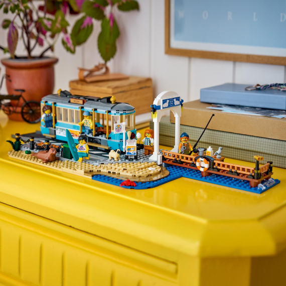 Конструктор LEGO City Класичний трамвай до пляжу Іграшки-потяги, 693 деталі
