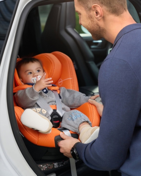 Автокрісло RECARO Toron 1 (Vibrant Orange)