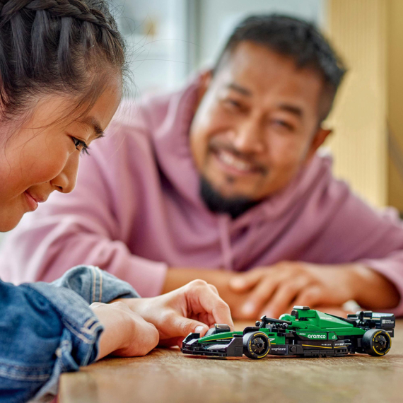 Конструктор LEGO Speed Champions Автомобіль для перегонів Aston Martin Aramco F1 AMR24, 269 деталей