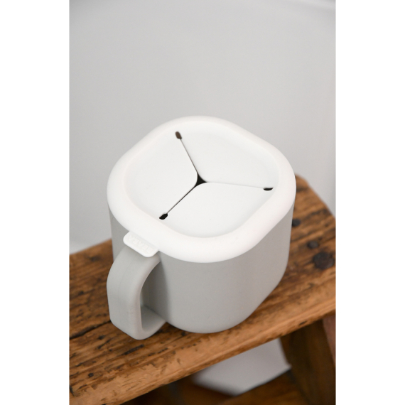 Чашка Beaba Pick 'n' Snack силіконова для снеків і напоїв (сірий)