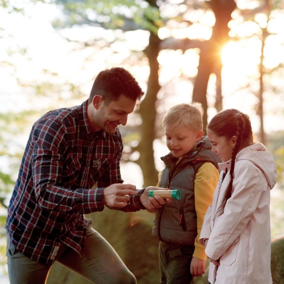Механічний фонарик Hape Nature Fun з чохлом