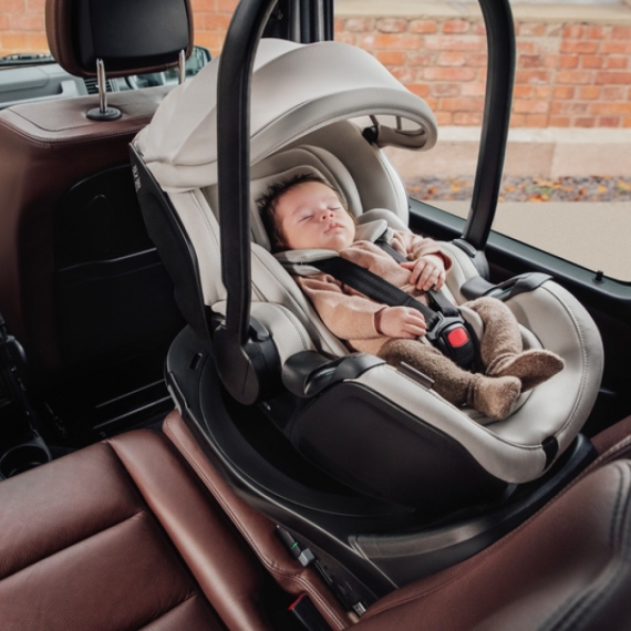 Автокрісло Britax Römer Baby-Safe Pro 2025 з базою VARIO BASE 5Z (LUX / Soft Taupe)