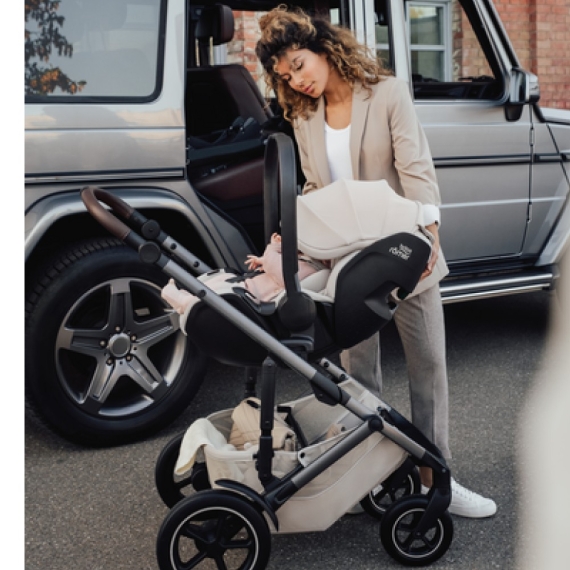 Автокрісло Britax Römer Baby-Safe Pro 2025 з базою VARIO BASE 5Z (LUX / Soft Taupe)