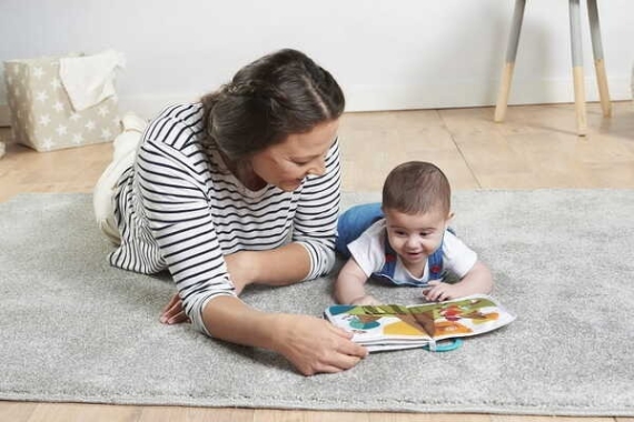 Розвиваюча книжка Tiny Love Весела Галявина