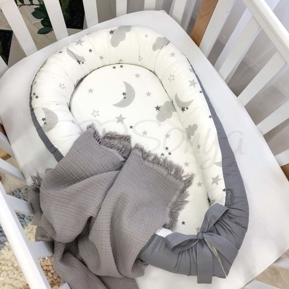 Кокон Маленькая Соня Baby Design Premium (облака серые с месяцем) - фото | Интернет-магазин автокресел, колясок и аксессуаров для детей Avtokrisla